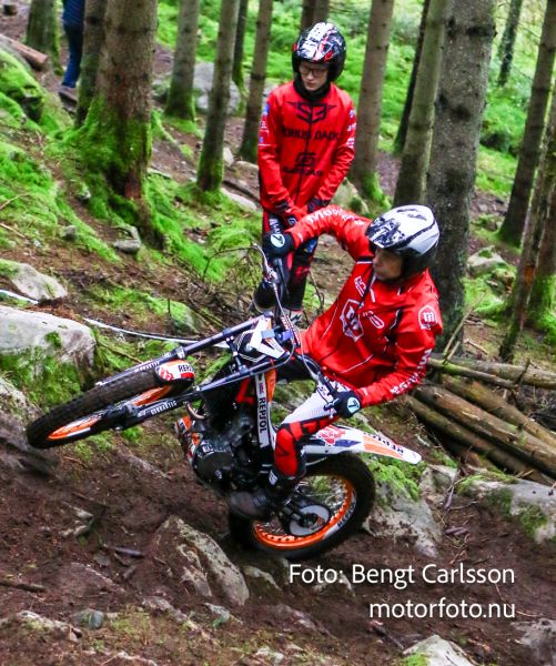 Preload previous image